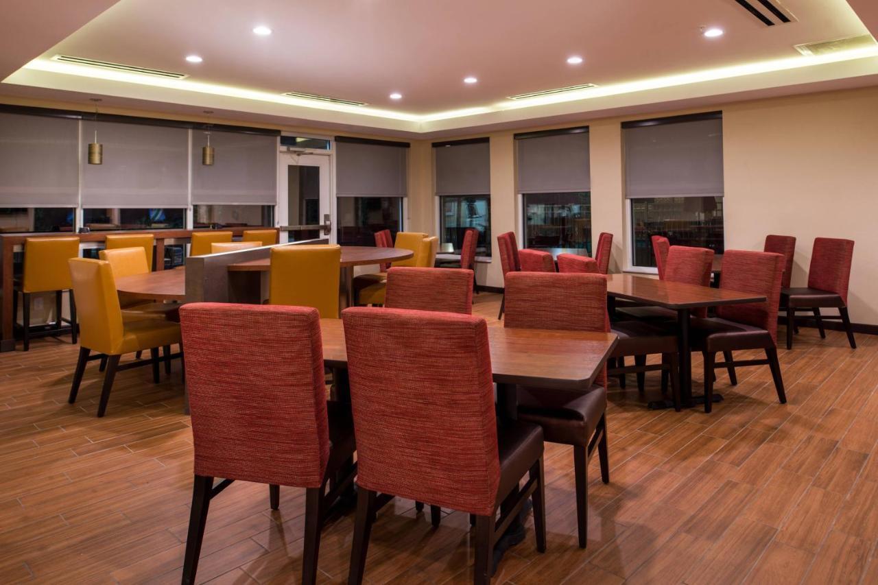 查尔斯顿唐普雷斯套房酒店 外观 照片